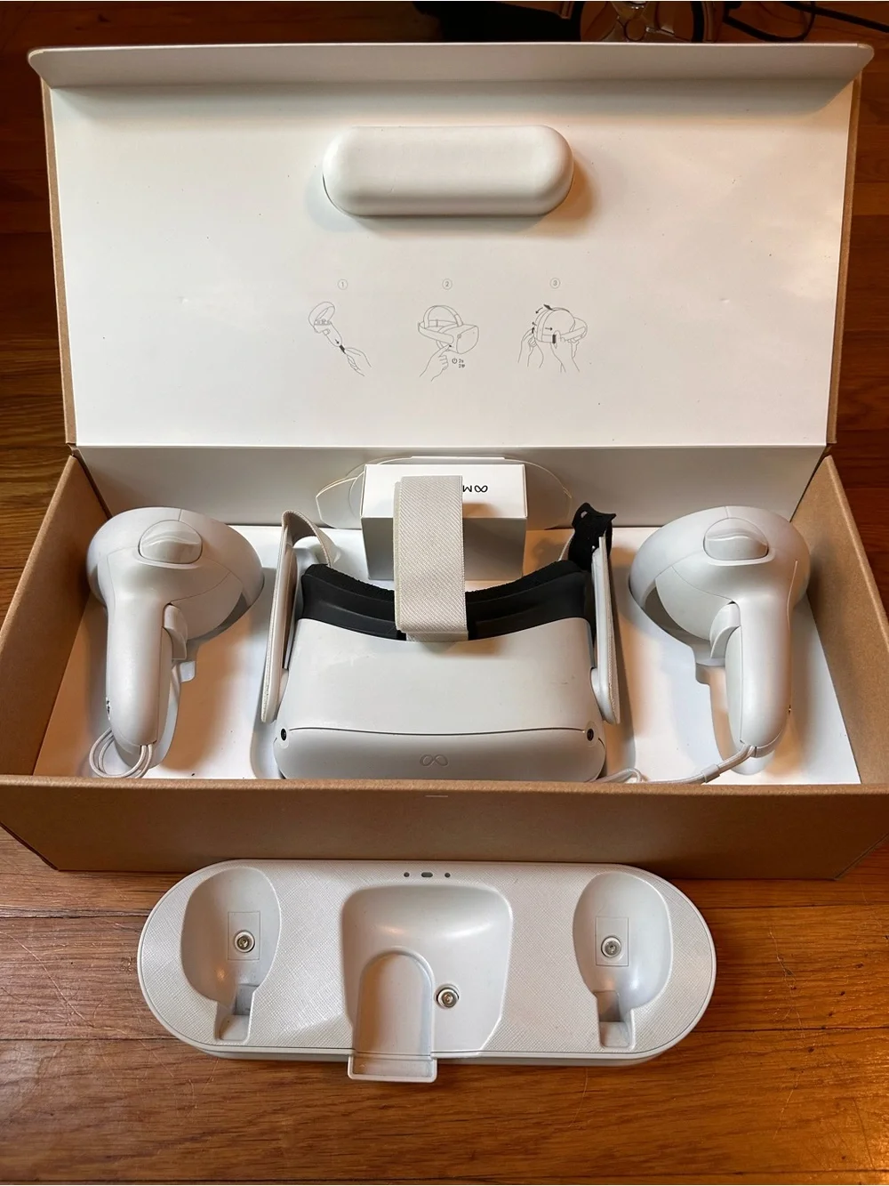 Meta Quest 2 VR Set AND Wireless Charging Dock in White